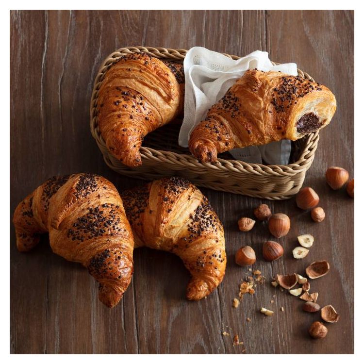 Curved filled croissant with chocolate and "Tonda gentile trilobata" hazelnut