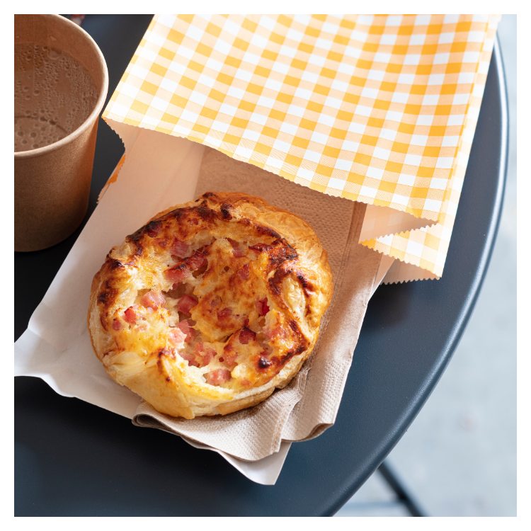 Корзиночка с ветчиной и сыром