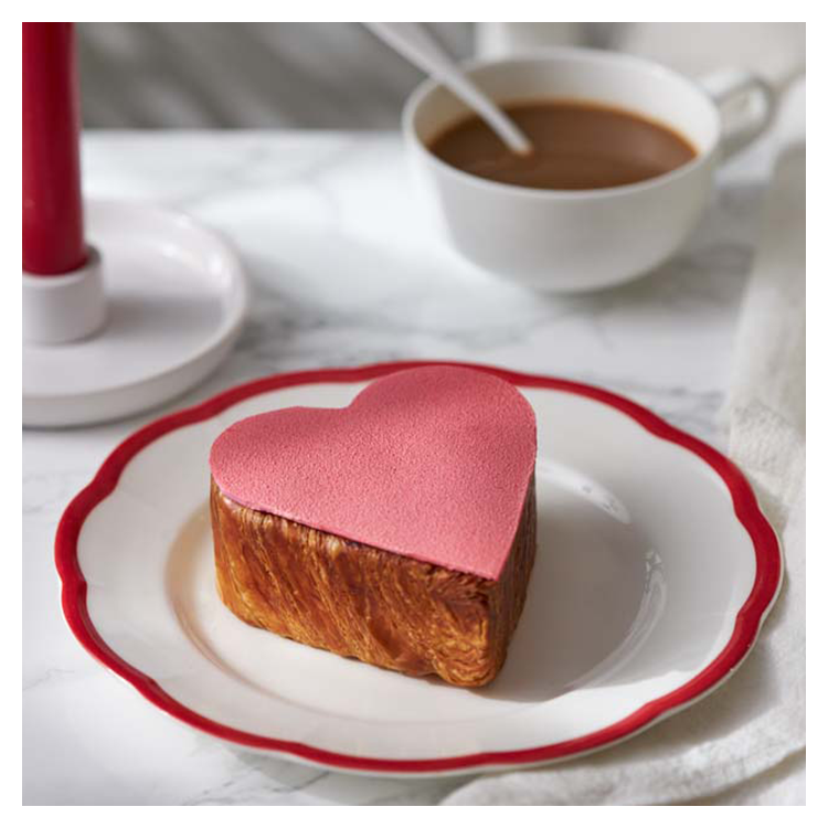 BLACKCURRANT-FILLED CROISSANT