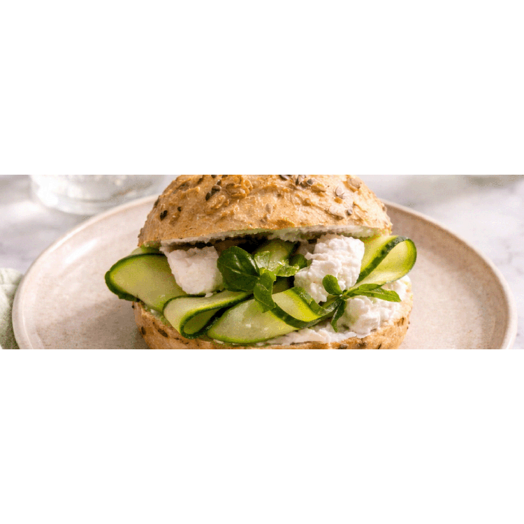 RUSTIK FRALLA MOROT MED ZUCCHINI, FETAOST OCH ÄRTPESTO