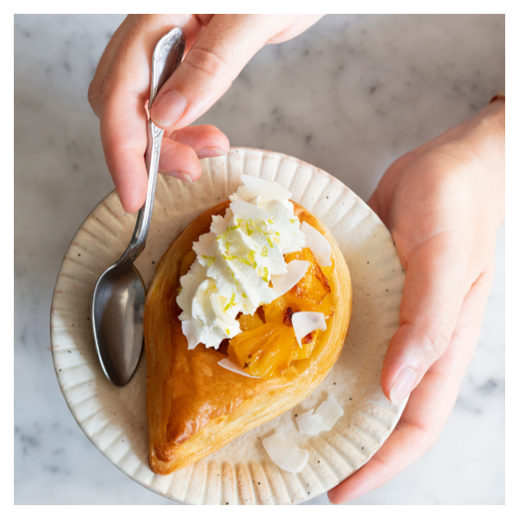 Roasted pineapple & toasted Coconut teardrop 