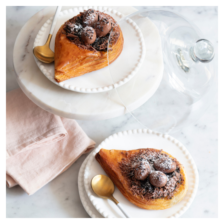 Black sesame praline & cocoa nibs teardrop