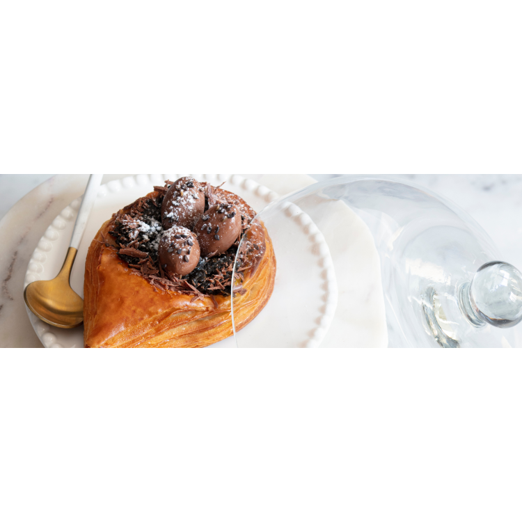 Black sesame praline & cocoa nibs teardrop