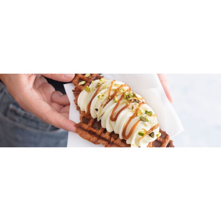 CROIFFLE CHANTILLY, CARAMEL ET PISTACHES