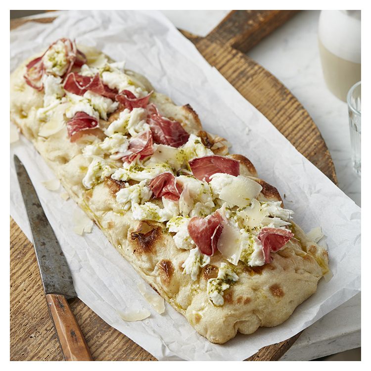 PINSA MOZZARELLA, JAMBON ET PESTO