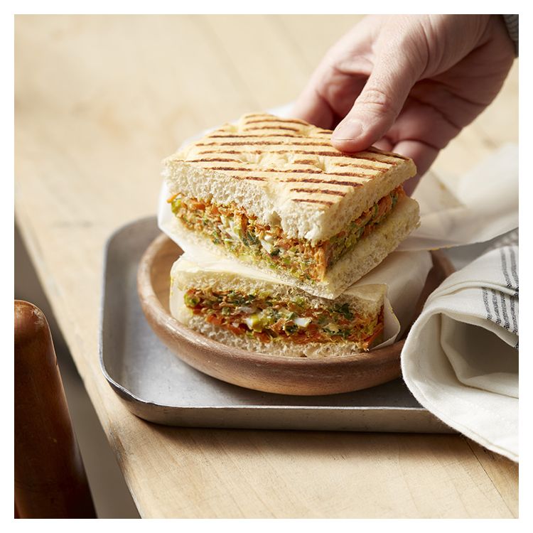 SANDWICH AUX ŒUFS MIMOSA, CAROTTES ET POIREAUX