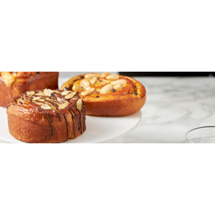 Escargots briochés aux pépites de chocolat, poire et amande