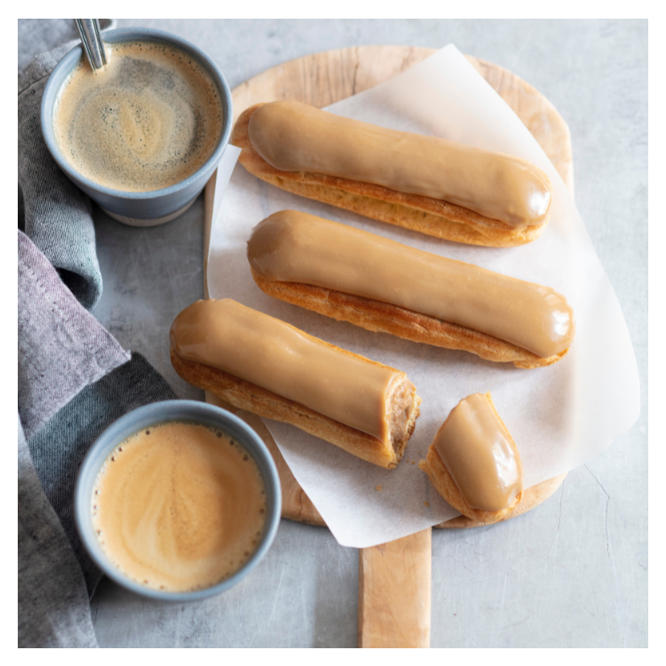 Eclair au café
