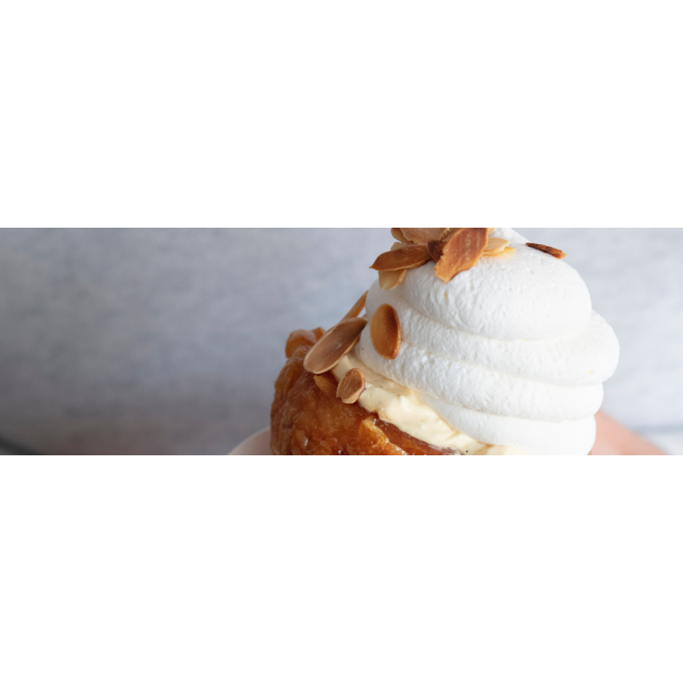 MANDELCROISSANT MED HONUNGSSMÖR