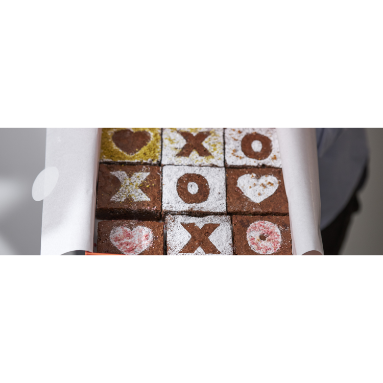 DECORATED BROWNIE TO SHARE