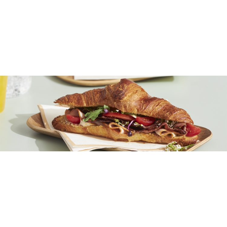 GOURMET CROISSANT MED KALKON OCH GRÖNSAKER